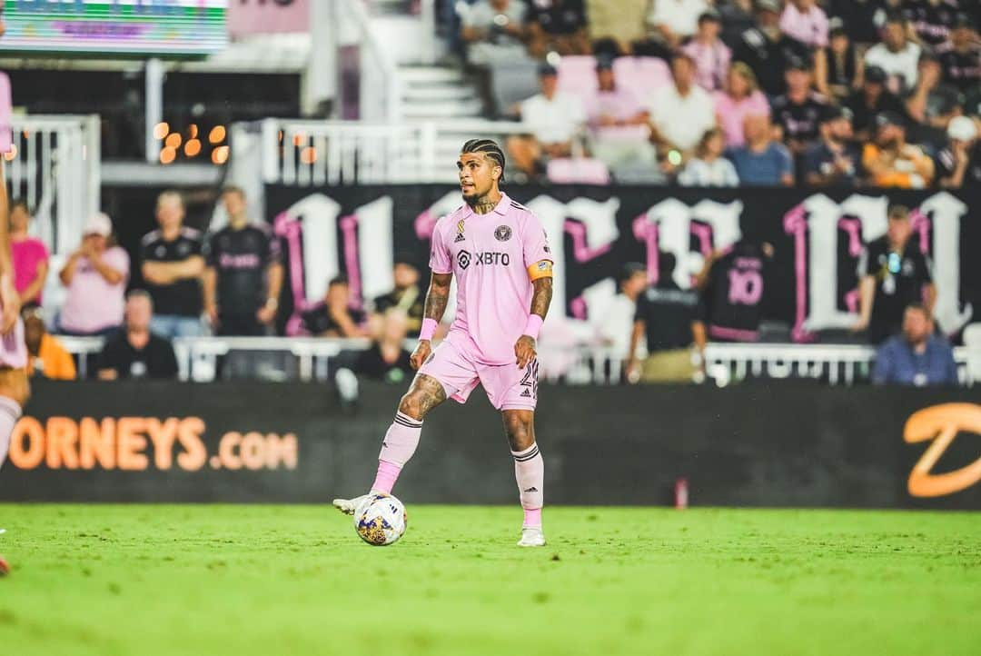 デアンドレ・イェドリンさんのインスタグラム写真 - (デアンドレ・イェドリンInstagram)「A good response from last week.. more work to do💫 @intermiamicf」9月21日 23時30分 - yedlinny