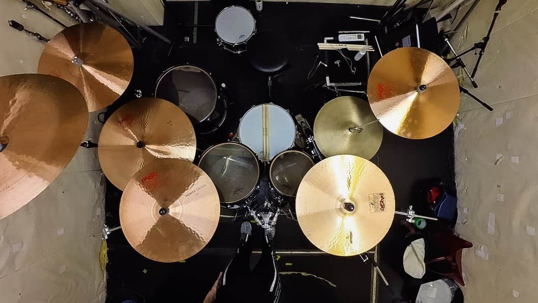 角田美喜さんのインスタグラム写真 - (角田美喜Instagram)「Nashスタジオにて🥁バスドラの中に映像カメラ仕込みました。何か新しい事ないかなと😊 #drums  #insta360」9月21日 23時34分 - drumittan
