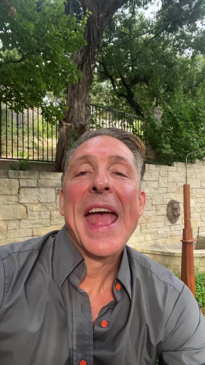 デイヴ・アスプリーのインスタグラム：「How about a group intention for the highest and best and dissolving the false narratives we tell ourselves every day? Plus, why I’m not cold plunging this morning, how to protect yourself from the sun while still enjoying its benefits, and cholesterol.🙏」