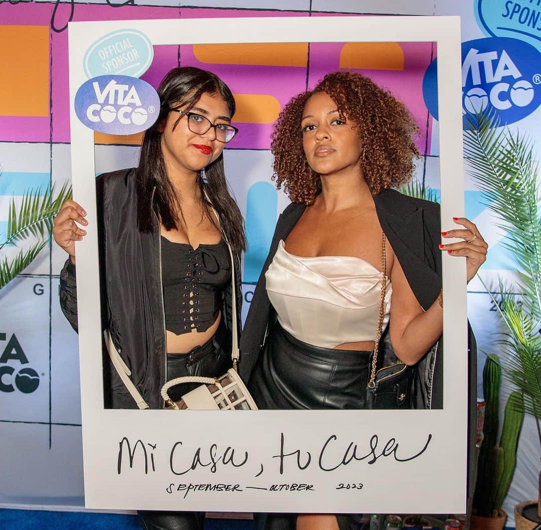 Vita Coco Coconut Waterさんのインスタグラム写真 - (Vita Coco Coconut WaterInstagram)「We had a blast dancing the night away with @iambeckyg at the NYC stop of her Mi Casa, Tu Casa tour - and even got the chance to learn some of her moves 💃 We brought our Original Coconut Water and Coconut Juice to keep everyone refreshed and the party going. And the fun isn't even close to being over - stay tuned for more concert adventures and epic Becky G. moments coming your way!」9月21日 23時44分 - vitacoco