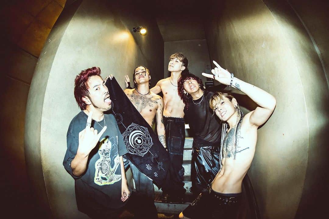 Tatsuya Amanoのインスタグラム：「Thanks everyone who came to DAWN tour❤️‍🔥 Tonight Tokyo was suitable for the tour final! ⁡ DAWNツアーファイナル終了！ 東京公演に来てくれた皆んなありがとう❤️‍🔥 今回のツアー3ヶ所ともパワーが溢れてて最高だったよ！ そして明日はニトロのオールナイトで暴れるぜー！ ⁡ Crossfaith Japan Tour 2023 - DAWN -  ⁡ Photo by @takeshiyao」