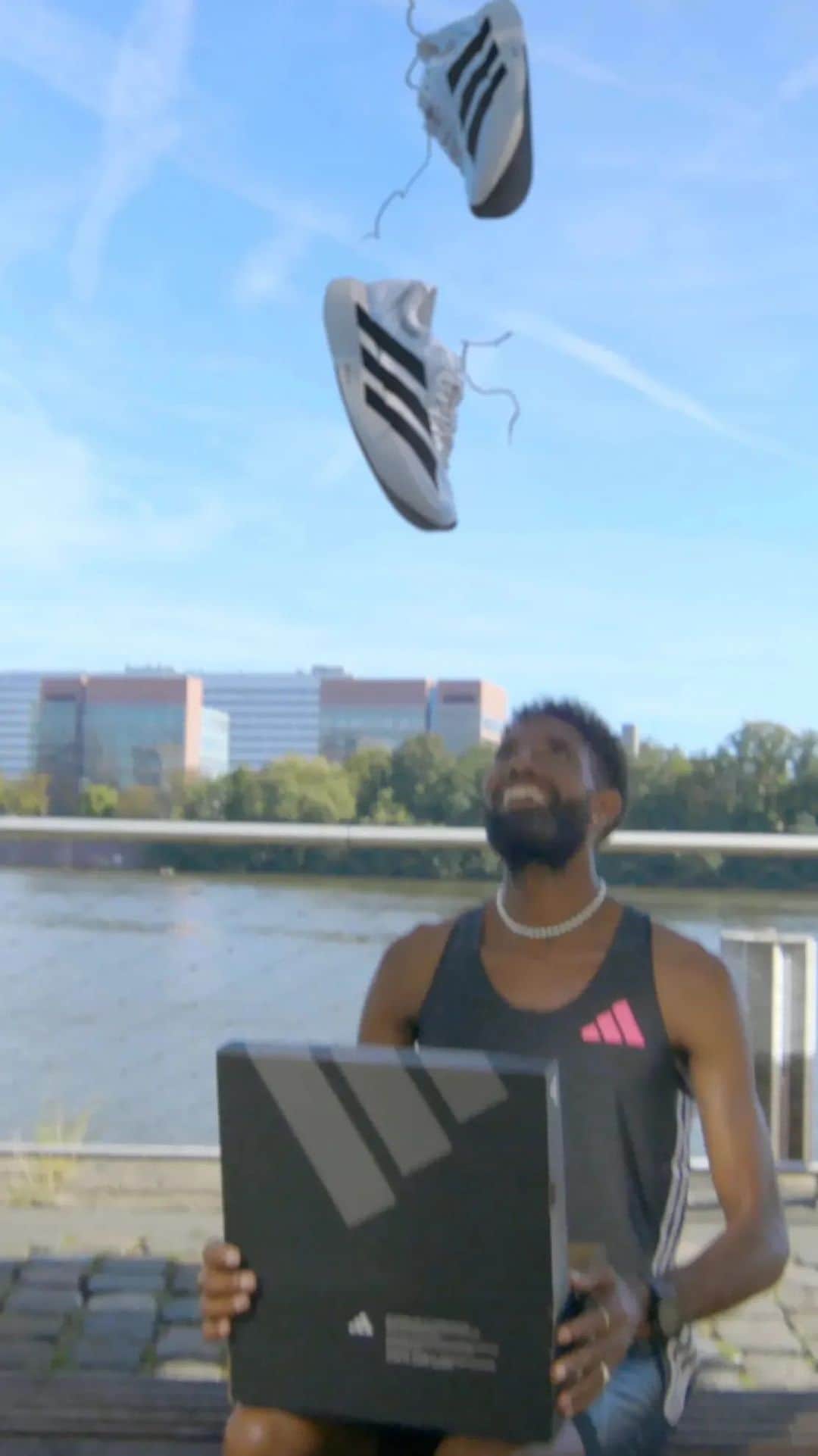 adidas Runningのインスタグラム：「Watch them fly at @berlinmarathon… 👀 ☁️   The game-changing #Adizero Adios Pro Evo 1: 138g of incredible innovation. Link in bio. 🔗」
