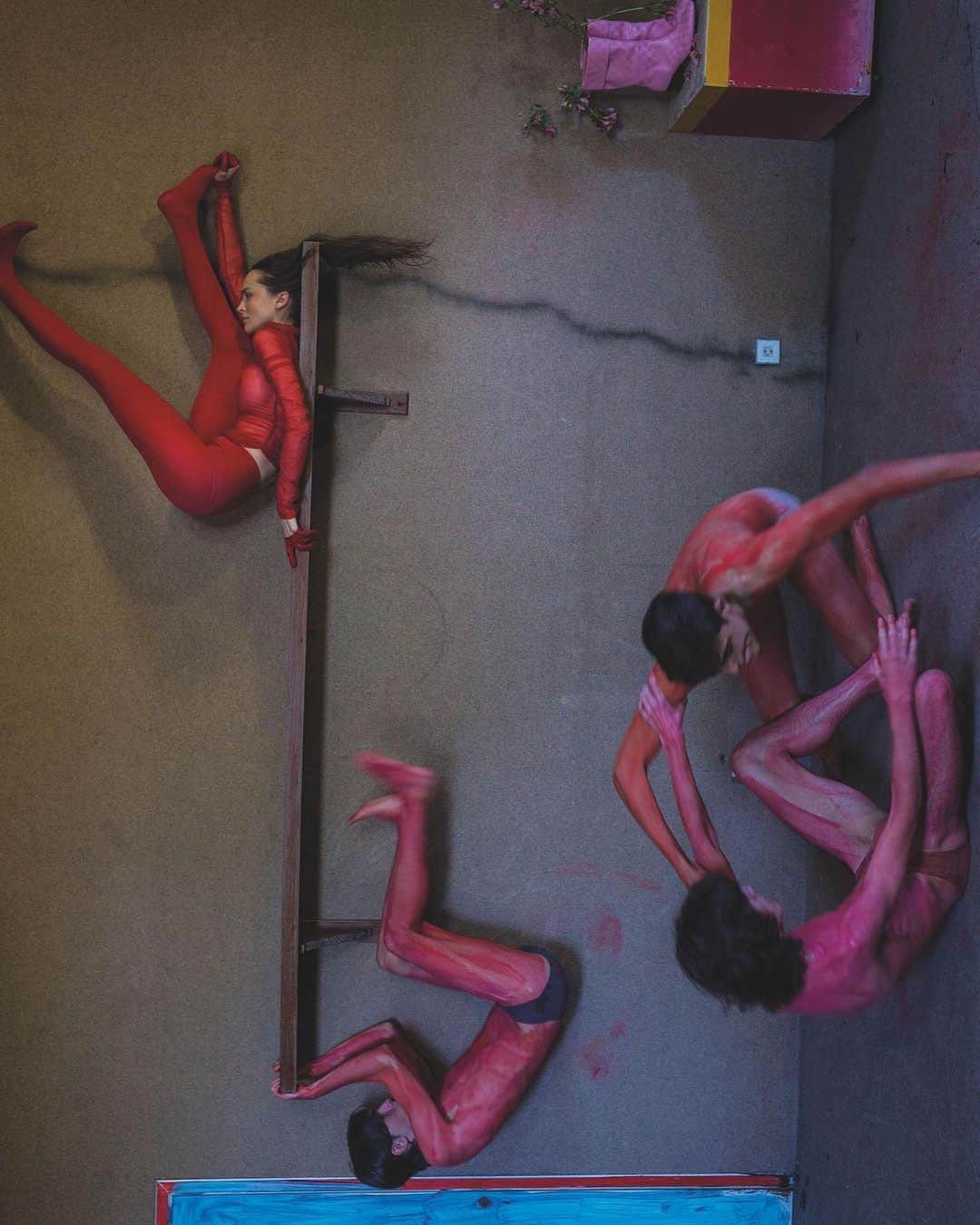 Magnum Photosのインスタグラム：「Alex Webb (@webb_norriswebb) for @crashmagazine issue 100, Time Capsule 📸⁠ ⁠ For the 100th edition of Crash magazine, Alex Webb created two covers and a special 32-page fashion editorial dedicated to @gucci’s Fall/Winter 2023 collection. In this series, captured against the dilapidated interiors of a disused textile factory on the outskirts of Porto, Portugal, Webb artfully deploys his signature visual language, characterized by vibrant color and light and complex composition.⁠ ⁠ The latest issue also features fashion stories by Magnum photographers @bruce_gilden and @oliviarthur. ⁠ ⁠⁠ © Alex Webb (@webb_norriswebb) / @magnumphotos⁠ Art Director @kadurielyashar⁠ Editor-in-chief @armelleleturcq⁠ Hair & Makeup Artist @jessicamarinacarvalho⁠ Models @leo_foliveira and @ritajlsilva at @bestmodels_agency, @andresspintoo, @brunosoda, @_igordepina and @diogoarguelles at @facemodelsagency, @carolbelozenha at @lagence, @alex_marques17 @angelaxbarbosa, @gildo_pinge and @manuelmcamelo at @elitemodelworld, @_ana_miguel_, @diogo.guerreiro7 and @maachadoocosta at @weare_models⁠ Producers @helena_snowberry_ and @sara_al_costa⁠ Fashion @gucci⁠ ⁠ #AlexWebb #MagnumPhotos #CrashMagazine #Crash100 #Gucci」