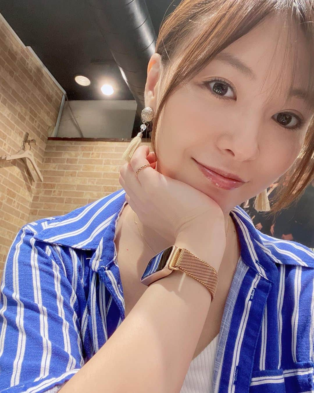 折井あゆみのインスタグラム：「今日は朝からナレーションのお仕事をしてきました☺️またお知らせしますね🎙  夜は仲良しの椿彩奈ちゃんと韓国料理を食べてきたよ🥰 彼女とは10年以上の仲ですが、タレント業だけでなく、麻雀プロになって頑張っています🀄️  ご飯の後、うちでマリオカートしました🚗私がゲームできる事に驚いてたwゲーム下手くそなイメージだったらしい😂良い戦いすぎたな〜🤣  #椿彩奈 ちゃん #麻雀プロ  #折井あゆみ #韓国料理 #タッカンマリ」