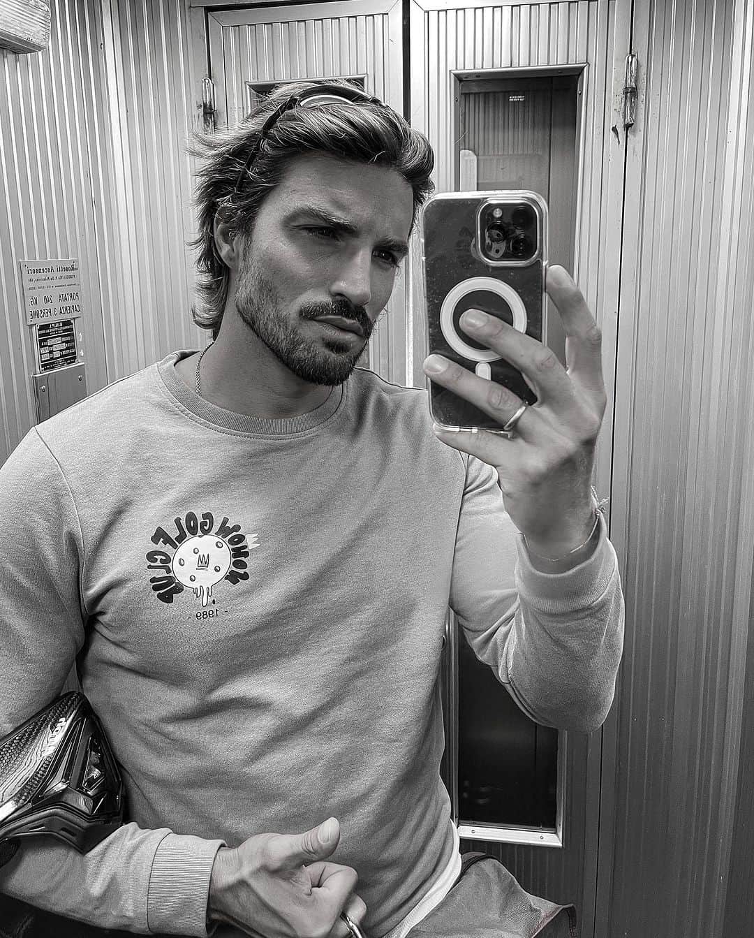 Mariano Di Vaioのインスタグラム：「Elevator selfie 🤳🏽」