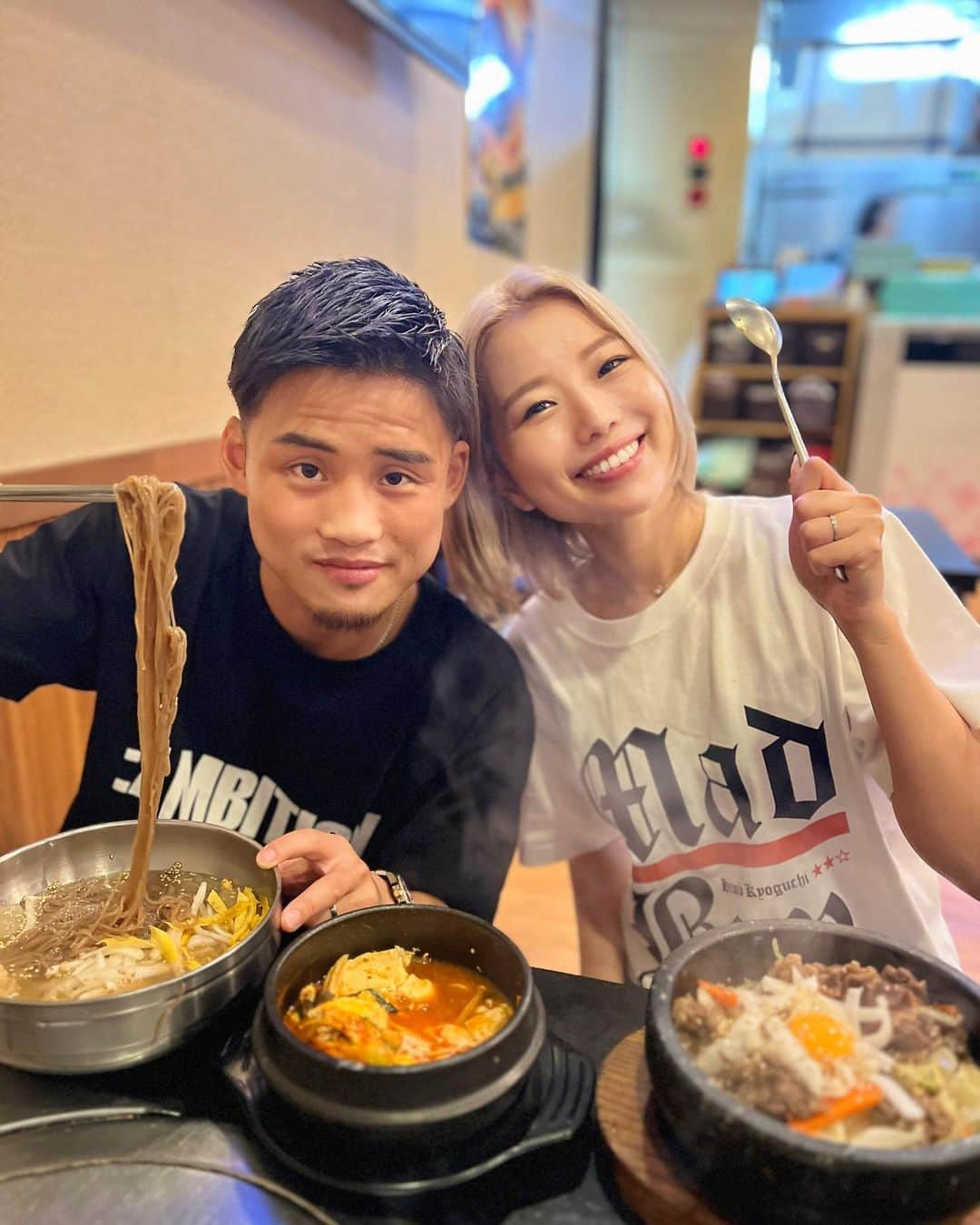 あきまっくすのインスタグラム：「今日のごはん🫶🏽  無事計量をパスして いよいよ明日試合です🥊🔥  殴り合いやから、楽しんできてね✌🏽 と言っていいのか分からんけど 紘人くんらしく戦ってかましてきてください🫶🏽 . ご来場くださる皆さま、ABEMAで観戦してくださる皆さま、一緒にホッツな応援宜しくお願いします🥊❤️🔥 . . . #ボクシング #減量 #計量パス」