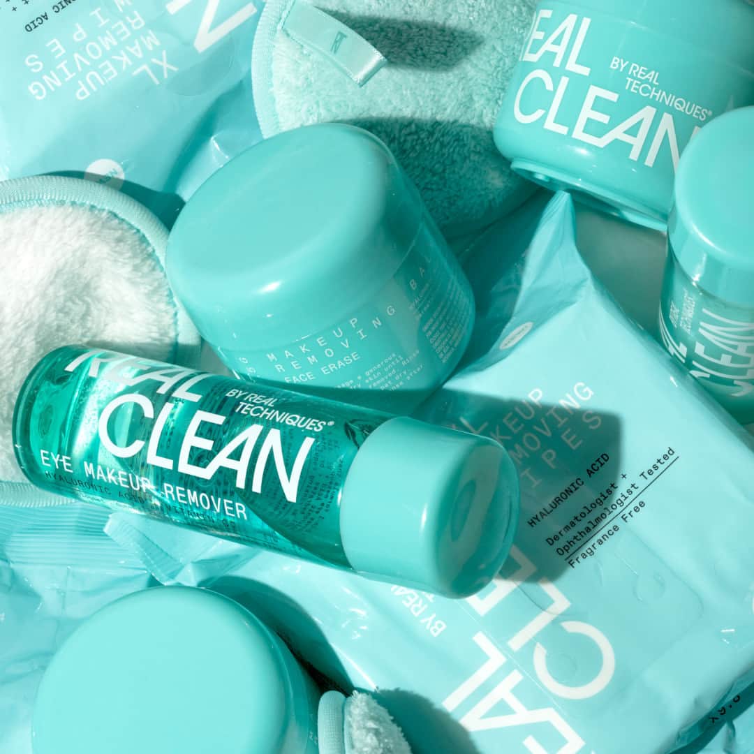 Real Techniquesのインスタグラム：「Everything you need in one place. ☝️  Real Clean is designed to overperform giving you and your skin the cleanse you've been waiting for.   Which remover is your favorite?!」