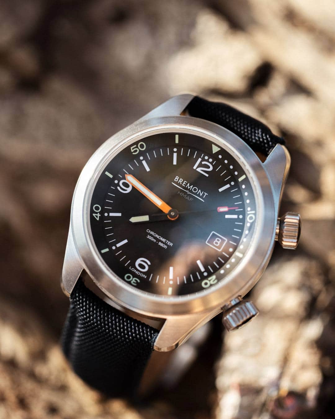 ブレモンのインスタグラム：「Quality and functionality is evident in the Argonaut.  Readability on both the hands and dial have been crucial in the design process, particularly in a marine environment where every second counts. The orange minute hand, filled with custom green Super-LumiNova®, is highly legible and ensures that the Argonaut will always keep you on course 🔦  Shop the Argonaut at the Link-in-Bio🔗」