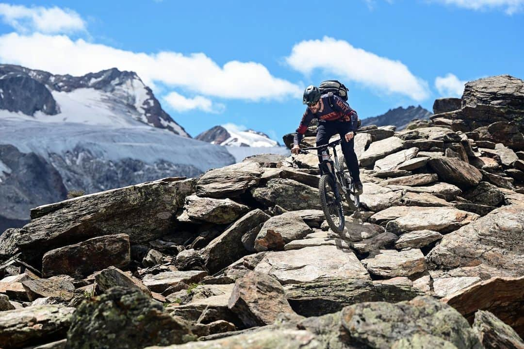 Fuji Bikesのインスタグラム：「Bucket list rides for the Fall? 🍁   #fujibikes #auriclt #enduro #mountainbike #mountainbikes #enduromtb #conqueryourmountain #highlands」