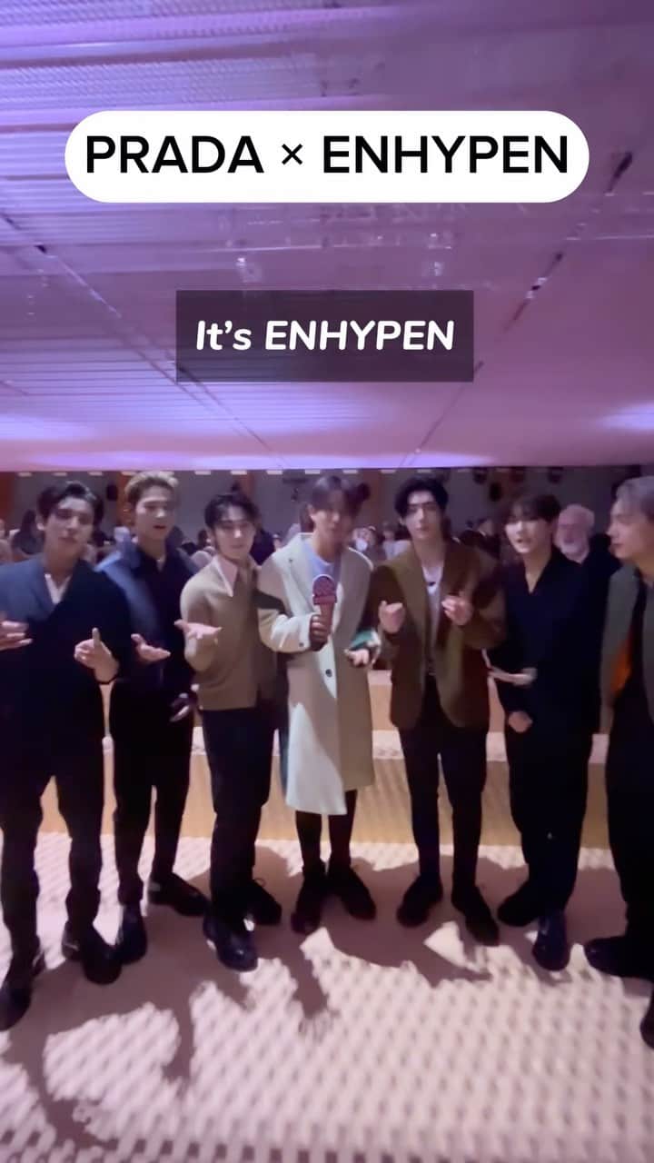 のインスタグラム：「先程ミラノで行われた #プラダ 2024年春夏 ショーに #ENHYPEN が来場！プラダをまとったメンバーたちのオーラは、フロントロウで一際輝いて見えました。#Prada #PradaSS24 #PRADAxENHYPEN  #ENHYPEN #엔하이픈 #MilanFashionWeek」