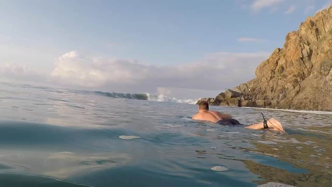 スコット・イーストウッドのインスタグラム：「Here is a shot my buddy got from the water of me getting a fun wave down in 🇲🇽」