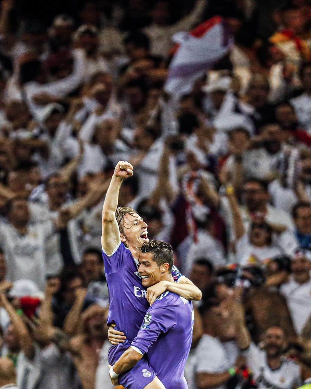 ルカ・モドリッチさんのインスタグラム写真 - (ルカ・モドリッチInstagram)「1️⃣1️⃣0️⃣ matches of magic in the #UCL - the fifth highest in Real Madrid history! 🤩 ¡Luka es el quinto madridista con más partidos en la Copa de Europa!  1️⃣ @IkerCasillas (152) 2️⃣ @KarimBenzema (133) 3️⃣ @RaulGonzalez (132) 4️⃣ @SergioRamos (129) 5️⃣ @LukaModric10 (110) #RealFootball」9月22日 0時09分 - lukamodric10