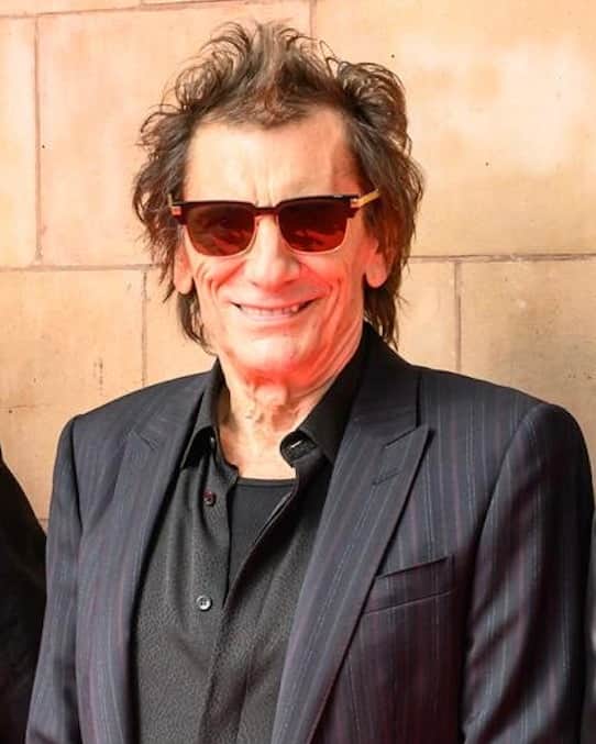 ロン・ウッドのインスタグラム：「💥💎 #tbt to the launch of Hackney Diamonds at the @hackney_empire_!  https://rollingstones.com/」