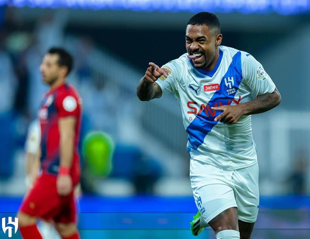 マウコム・フィリペ・シウヴァ・デ・オリヴェイラのインスタグラム：「It’s our early lead by the Brazilian musician Malcom Silva 🇧🇷⚽️  #AlHilal 💙  #Damac_AlHilal」