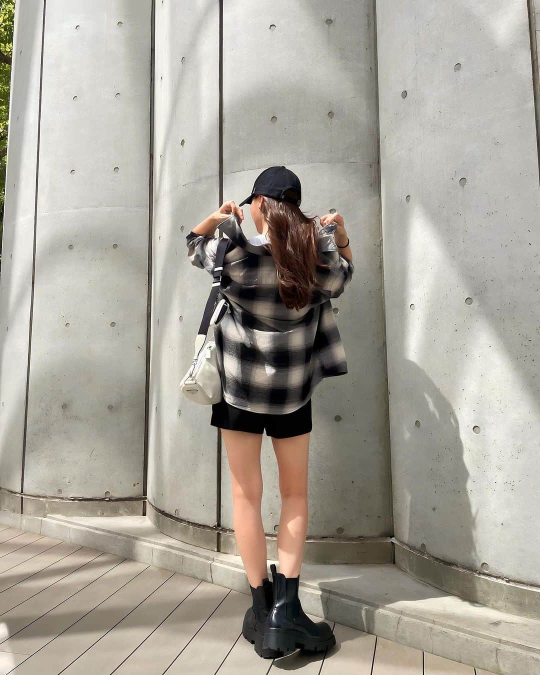 Aoiさんのインスタグラム写真 - (AoiInstagram)「少しずつ秋めいてきたので今年もユニクロのフランネルチェックシャツをゲット🍂  @uniqlo_jp  @uniqlo  @uniqlo_with   色んな柄があるのでいっつも迷うけど今回は白黒にしました🍆  #フランネルチェックシャツ #フランネルシャツ #uniqlo2023FW #ユニクロシャツアレンジ」9月22日 0時20分 - aoioa