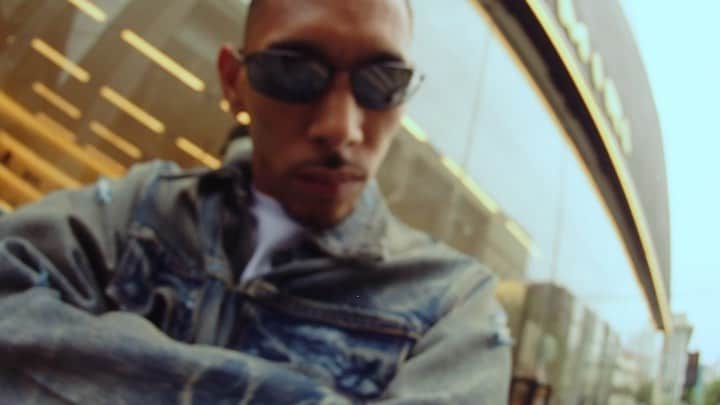 IOのインスタグラム：「左利きのBenz Out Now. From four  Produce. Chaki Zulu Video. @slimtheroll」