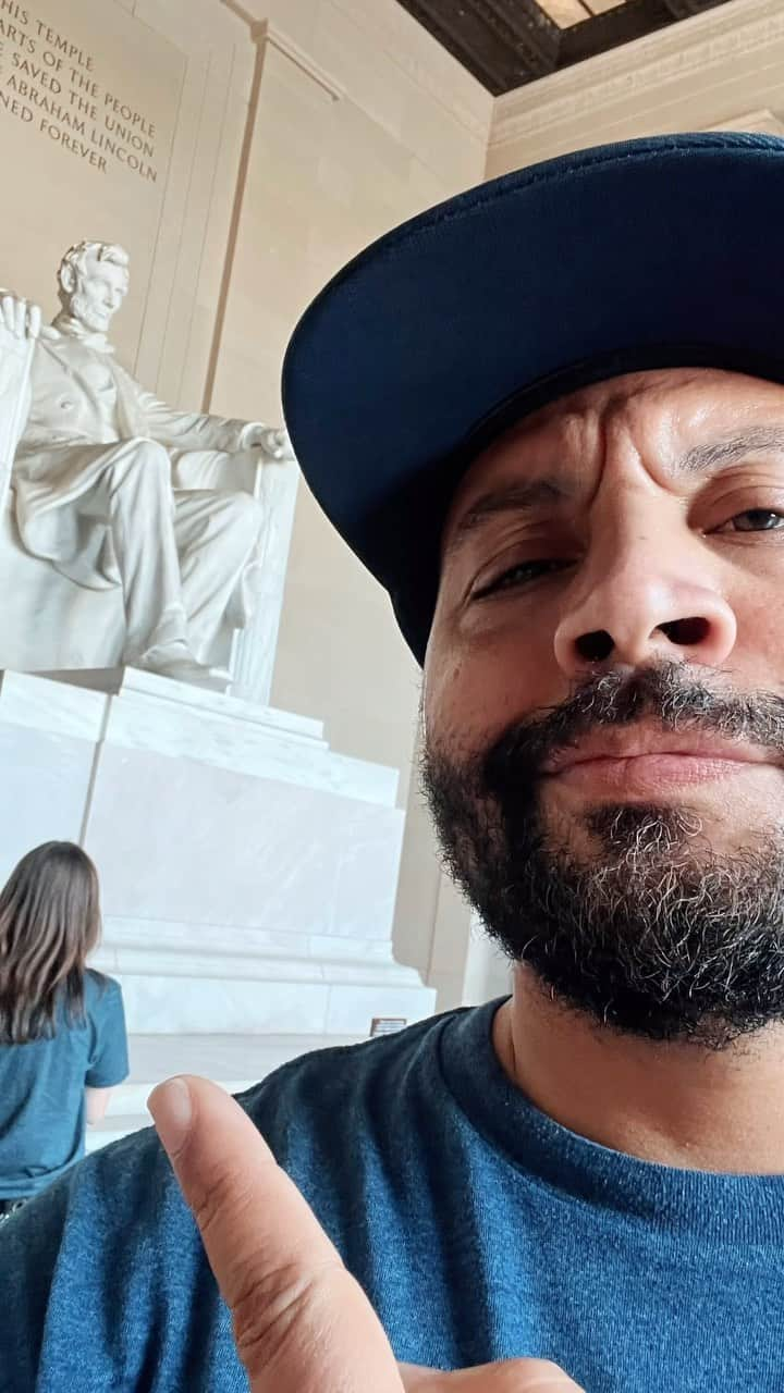 コルトン・ダンのインスタグラム：「Came out to DC. Saw all these statues. None of them rapped.」