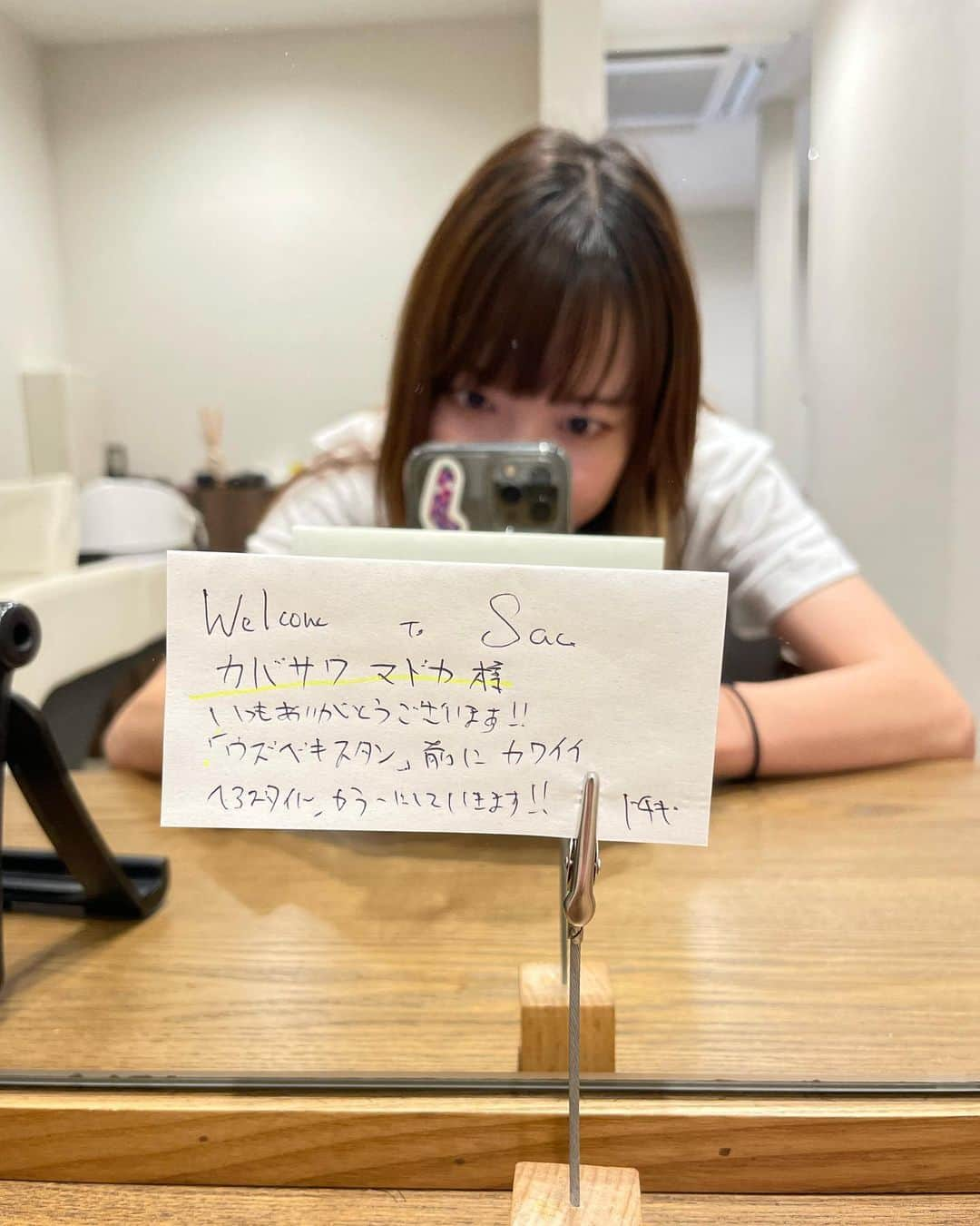 樺澤まどかさんのインスタグラム写真 - (樺澤まどかInstagram)「💇‍♀️  オーストラリアに行く前に 一旦最後の美容室  染めた〜  久々に暗めだけど 前髪の内側とイヤリングカラーは ミルクティー系のハイトーン🐨🫶  いつも可愛くしていただき ありがとうございます🫶  お世話になっている 恵比寿Sac.の栃木さん🫶 @yt1214_sac   今まで仕事の話もプライベートの話も 全部聞いてくれてありがとうございました🙇‍♂️🙇‍♂️  皆さんも栃木さんにお願いして 同じ髪型にしてみてね🔥  Tシャツはthe pillowsのライブT🔥  #樺澤まどか  #ウルフカット#レイヤーカット#ワイドバング#インナーカラー#イヤリングカラー#白t#白tコーデ#summer#summerfashion」9月22日 0時38分 - kabasawa_madoka