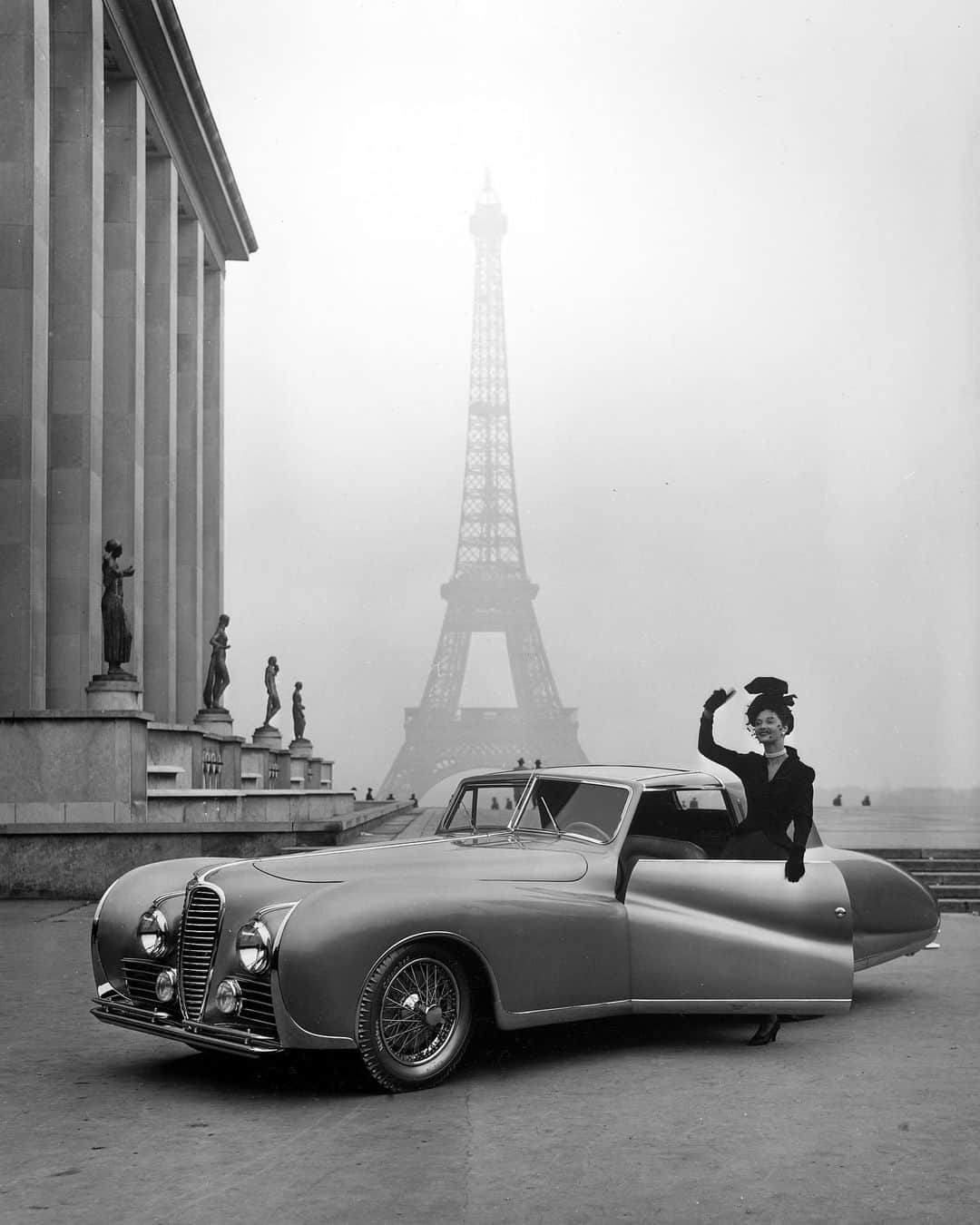 lifeのインスタグラム：「Model wearing a Jacques Fath ensemble posing beside 1947 model Delahaye automobile against the background of the Eiffel Tower.   (📷 Tony Linck/LIFE Picture Collection)   #LIFEMagazine #LIFEArchive #1940s #ParisFrance #EiffelTower #JacquesFath #Delahaye #Fashion」