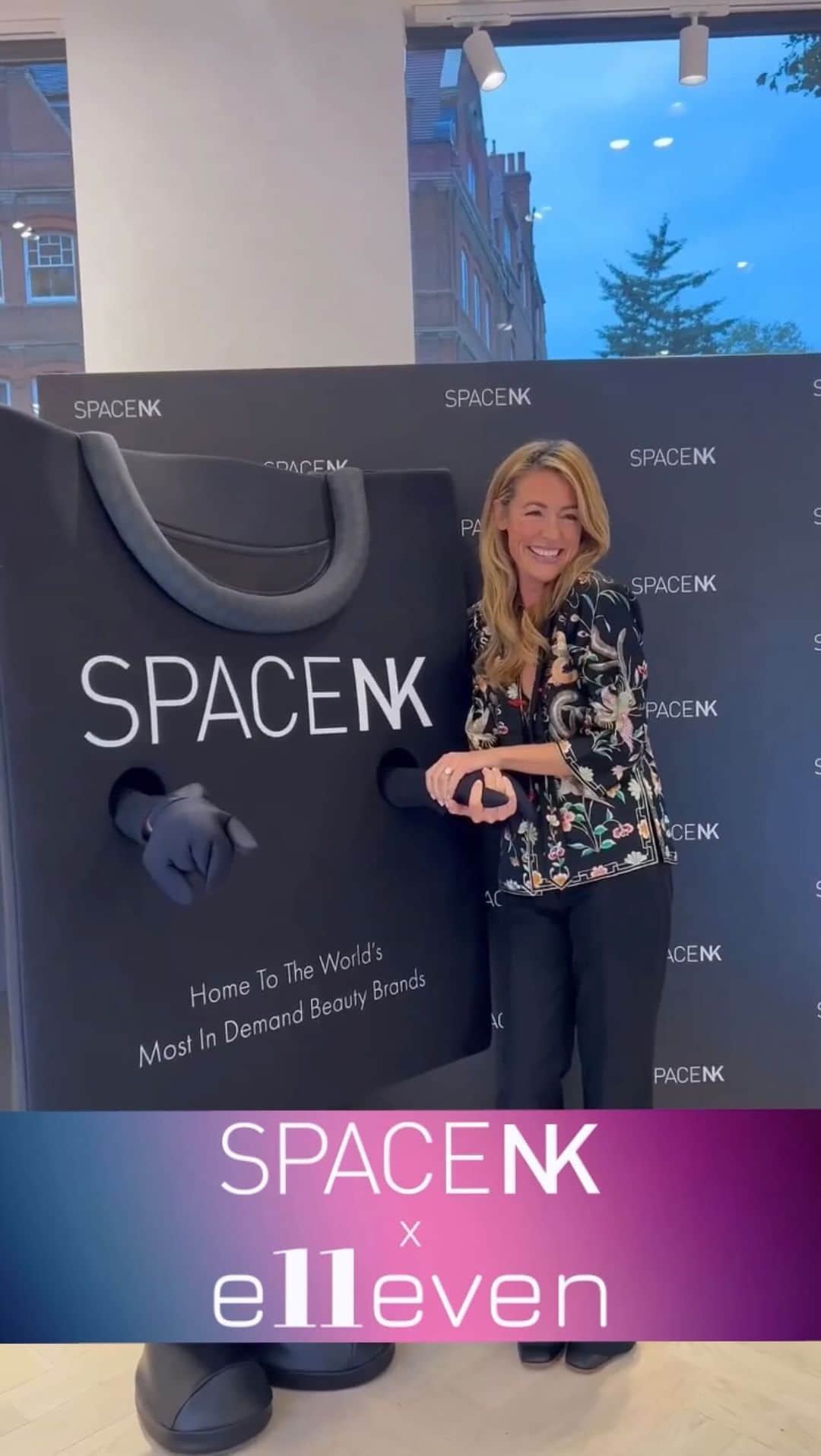 キャット・ディーリーのインスタグラム：「Celebrating the grand reopening of @SpaceNK’s Duke of York store… stocked with all the @e11evenfragrance you could ask for ✨ Grateful to share it with the most brilliant team ever !! 🙏💛 @Amanda.Grossman」