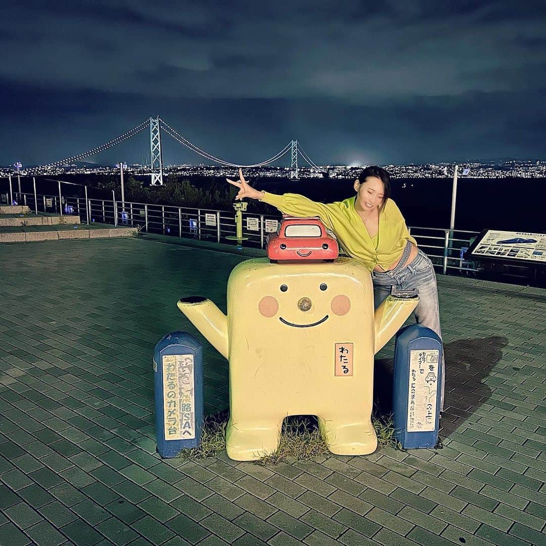 永原なつきのインスタグラム：「有名な橋︎︎（◝𖥦◜） どーこでしょう🎶」