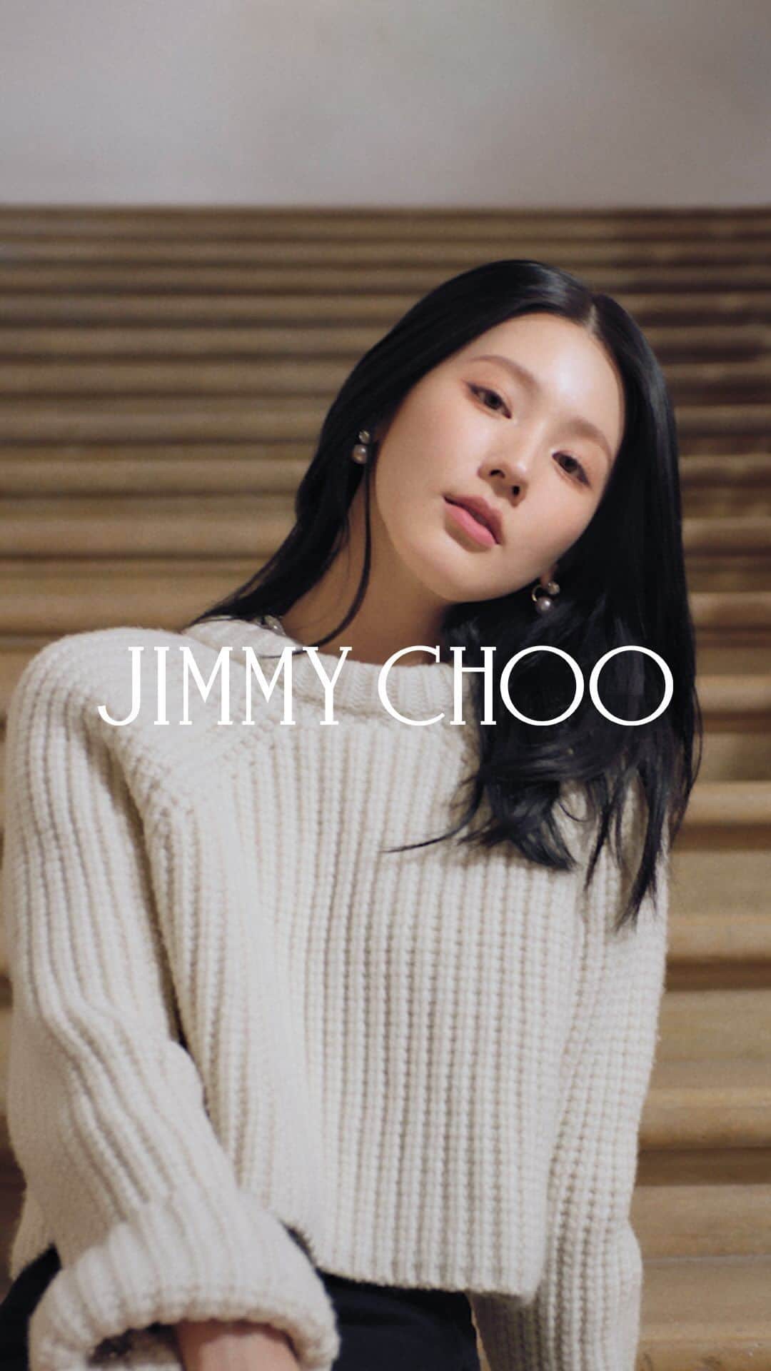 Jimmy Chooのインスタグラム：「Global Brand Ambassador @noodle.zip showcases the versatility of the iconic Crystal Bon Bon. #JimmyChoo」