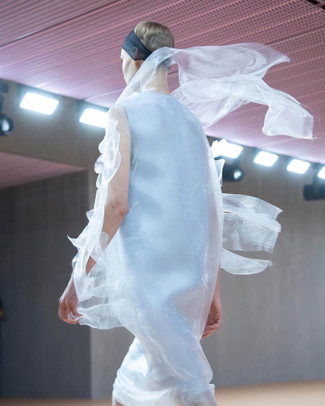 のインスタグラム：「#PradaSS24 Womenswear Collection  Look 15: ‘Haze’ dress in superfine organza and gazar.  Look 43: Belted shorts suit in wool, fragment of a dress in printed georgette.  Look 36: Dress in patchwork patinated leather hand-embroidered with crystal and studs, gilet in patchwork patinated leather hand-embroidered with crystal, chain and studs.  Look 44: Belted shorts suit in wool, belted silver chain fringe joaillerie skirt.  Look 28: ‘Haze’ dress in superfine organza and gazar.  Discover more about the collection via link in bio.」