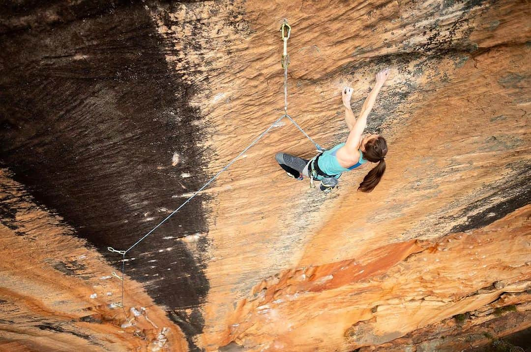 ペイジー・クラッセンのインスタグラム：「One of the things I love about sport climbing is that when I leave the ground, I get to leave everything else behind for a short while and just exist in my own world - all the noise, worries, distractions, and even fears stay behind. With all the bouldering we’ve been doing this summer, I’ve missed climbing into my own quiet bubble. In two weeks, it’s back to taking whips and van life 🚐 with the fam.  I love that this photo shows one of the sassy runouts on Groove Train. If I remember correctly, the next one is even farther.  📸 @arjandekock   @lasportivana @physivantage @maximropes」