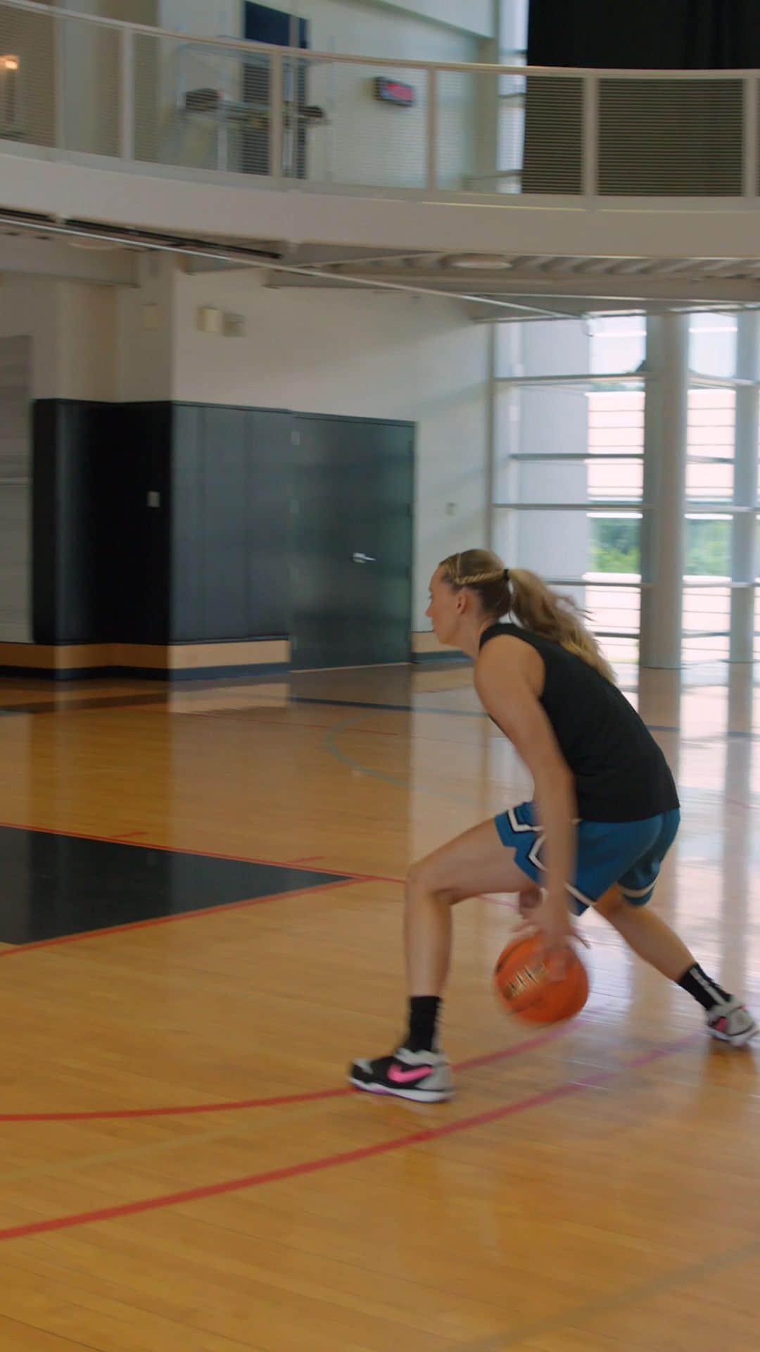 Nike Basketballのインスタグラム：「The lessons never stop in this game 📝📚   For @paigebueckers, becoming her greatest self on the court starts with the Nike G.T. Hustle 2 🐾   Come learn a thing or two about how her stellar two-way game meshes with the pinnacle in Nike Basketball technology in her ‘G.T. Moves’ 💪」
