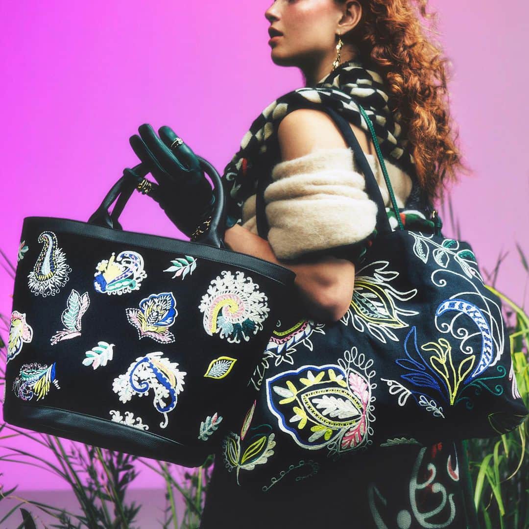 のインスタグラム：「New Autumny Prints > Roman Empire ⁠ (Thinking about these bags that are 30% off at least 2 or 3 times a week)⁠ ⁠ #RomanEmpire ⁠」