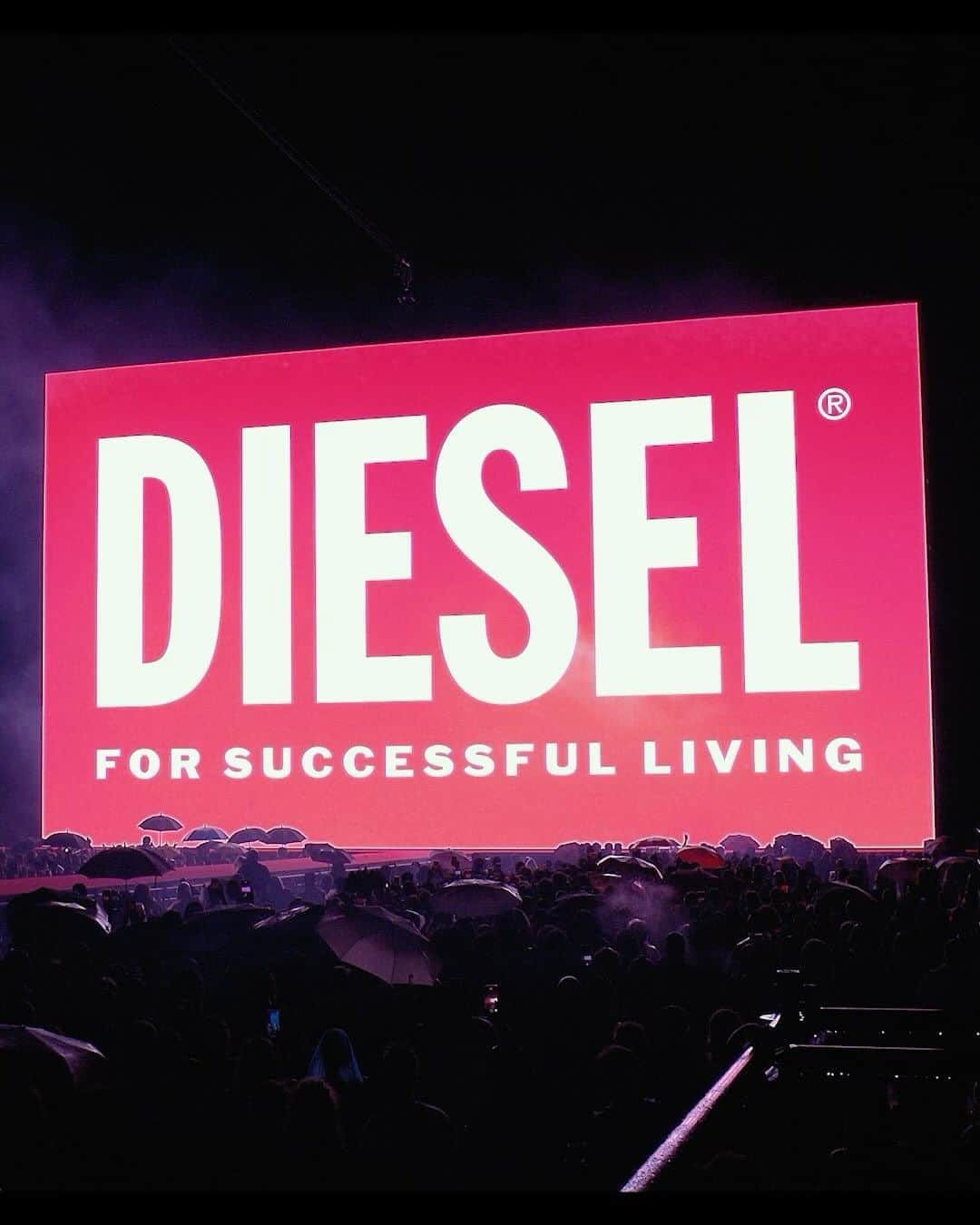 ディーゼルのインスタグラム：「Cinema Diesel.    A film festival, free and open to the public, screens all weekend at the #DieselSS24 Runway Show venue.    After Diesel’s Spring Summer 2024 Runway Show, Via Valtellina 7 in Milan is transformed into a cinema with a gigantic 26 x 16 meter screen showing a series of films curated by creative @glennmartens all weekend.    Swipe right to see the daily schedule and discover more at the link in bio.    #ForSuccessfulLiving」