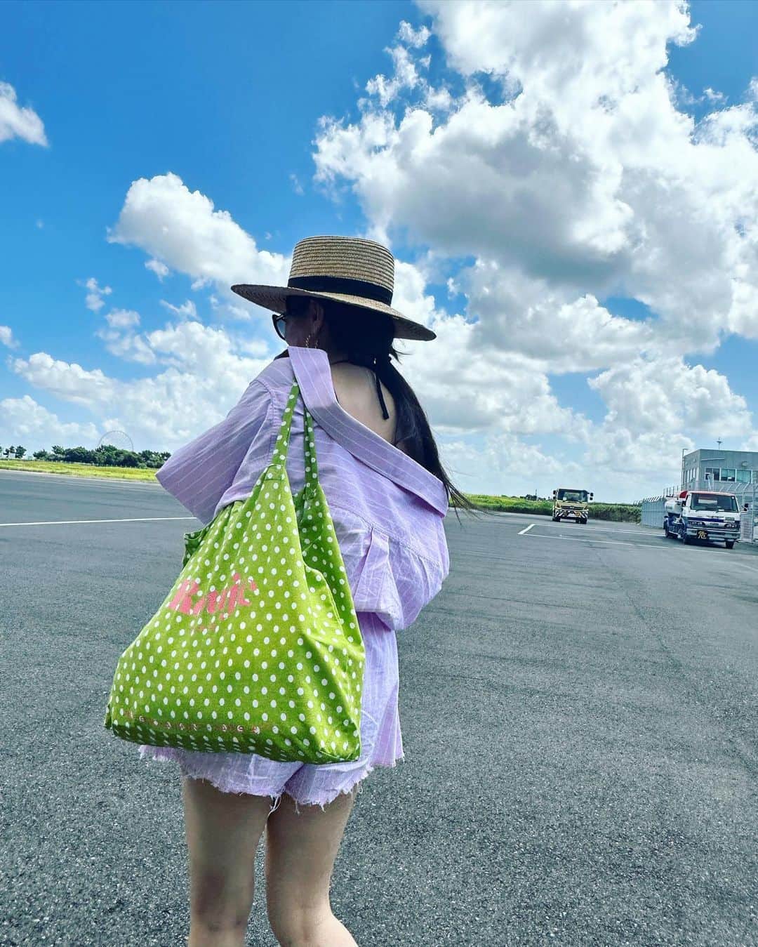 風間ゆみえのインスタグラム：「この夏、長い夏休みではないけど、仕事して、息抜きするようにちょこちょこと出かけていたの、アルバムを整理しているととても楽しかった記憶がよみがえり、iPhoneに溢れる写真をなんとかしないと、なんて思っていたけど、なんとかしなくてもいいわ。 日記も三日坊主になってしまう私には、Instagram Diaryがちょうど良し。  #せりのサプライズバースデー🎂 #memoryofsummer」