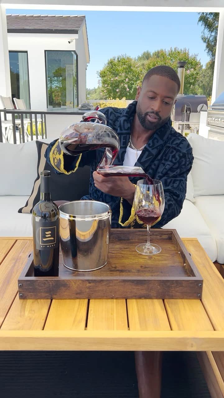 のインスタグラム：「Elevating the art of wine appreciation to new heights. How do you prefer to drink your red wine? 🍷」
