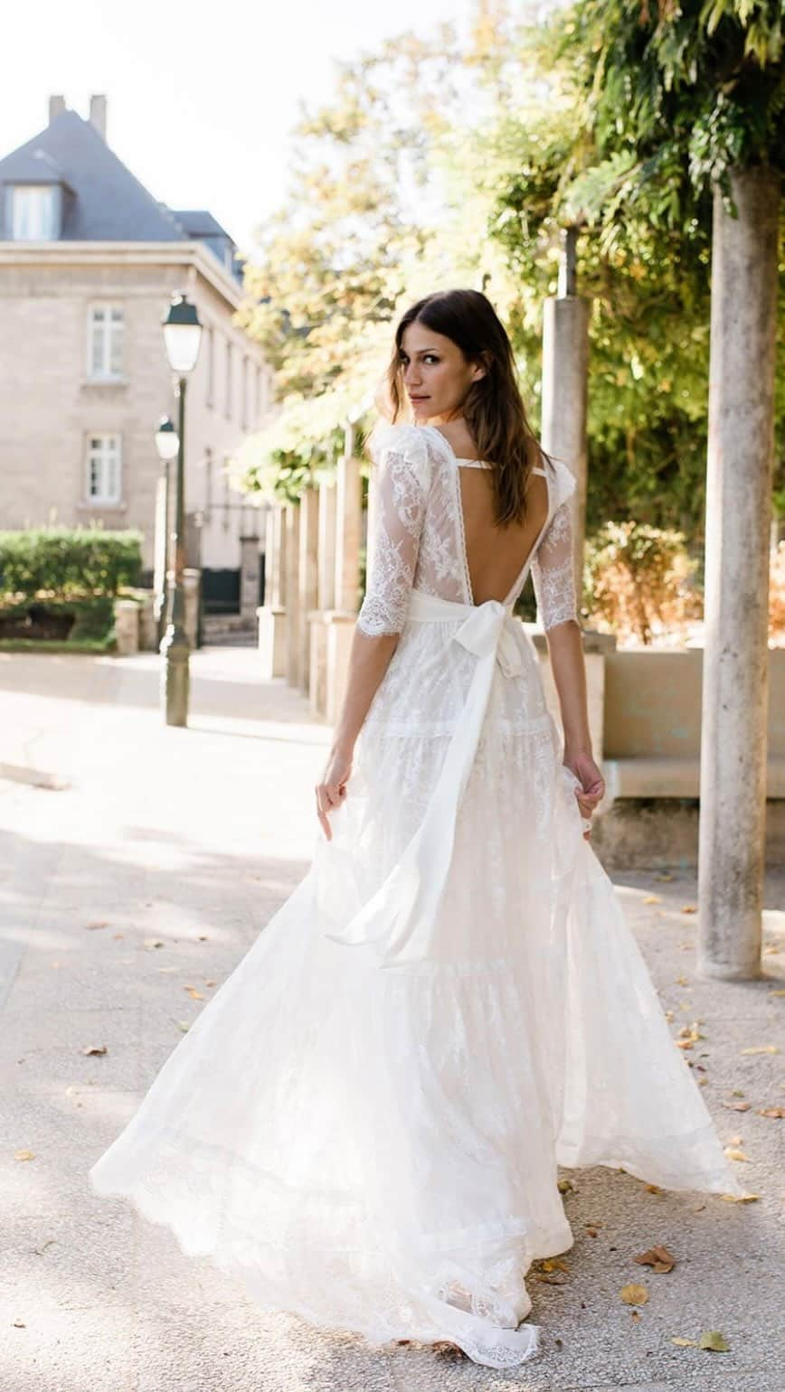 カイトアンドバタフライのインスタグラム：「The Delight dress🍃a lace, ethereal  wedding gown designed & made for the modern bohemian bride🍃visit us online or selected bridal salons   Photographed on a beautiful early October morning in Montmartre, Paris🍃  #bride #wedding #robe #robedemariee #bridetobe #france #bohowedding #bohobride #natural #lifestyle」