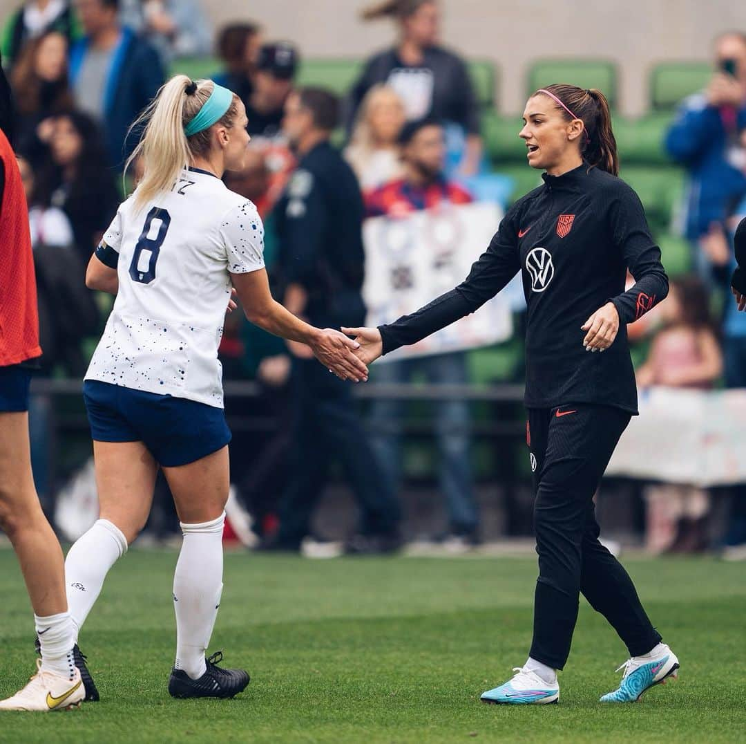 アレックス・モーガンのインスタグラム：「Today's game is for @julieertz! I absolutely loved being teammates with you, and we will all be celebrating you big today in your last game with USWNT.  USWNT v RSA @730pmET on TNT」