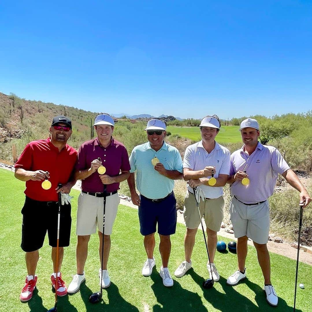 マイケル・フェルプスのインスタグラム：「What a day supporting @m_phelps00 inaugural @mpfoundation TEE IT UP GOLF ⛳️ OUTING at the wonderful @silverleafclub 🤙🏽  Such a epic day of shit talking and good laughs with this crew @hoytmcgarity @jfujigolf @larryp84 @haydenwood8 😂 @8amgolf crew!!!  #nike #nikegolf #golf #az #arizona #charity #foundation #giving #oga」