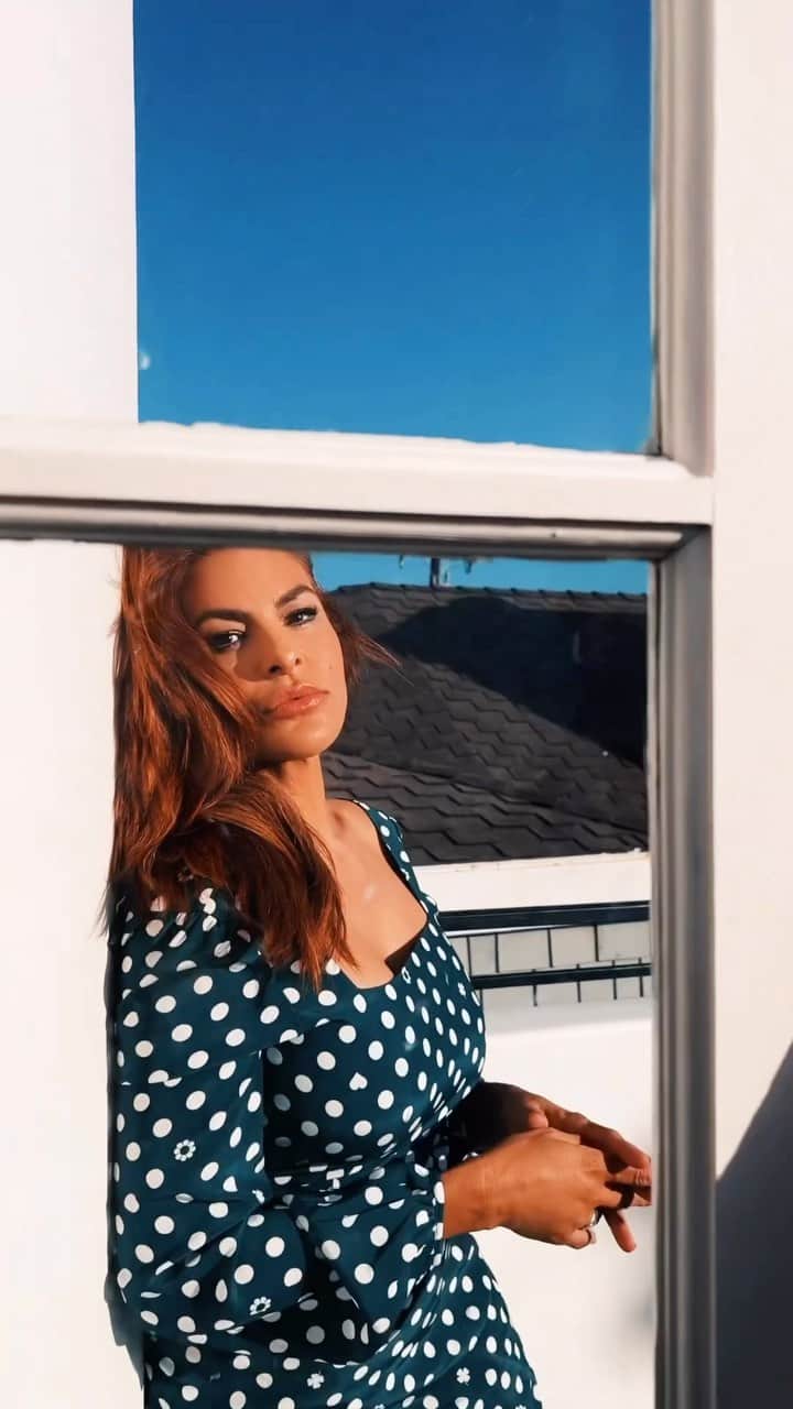 ハーレー・ヴィエラ・ニュートンのインスタグラム：「Gorgeous #evamendes in our polkadot Grace dress ❤️‍🔥」