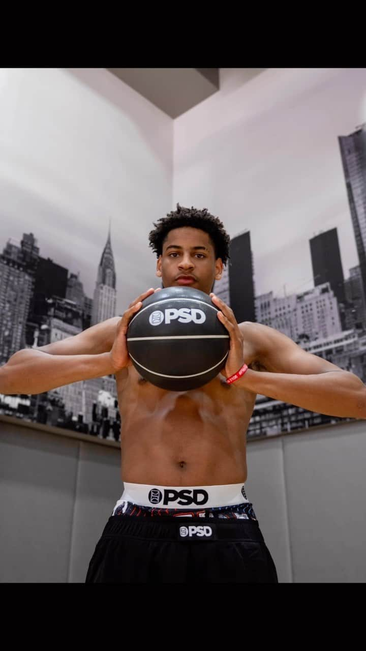 ラ・ラ・アンソニーのインスタグラム：「Proud mom moment… this is only the beginning… keep working hard!! Everybody go get @kiyananthony’s new @psdunderwear collection 🔥🔥 Link: psd.com/Kiyan」