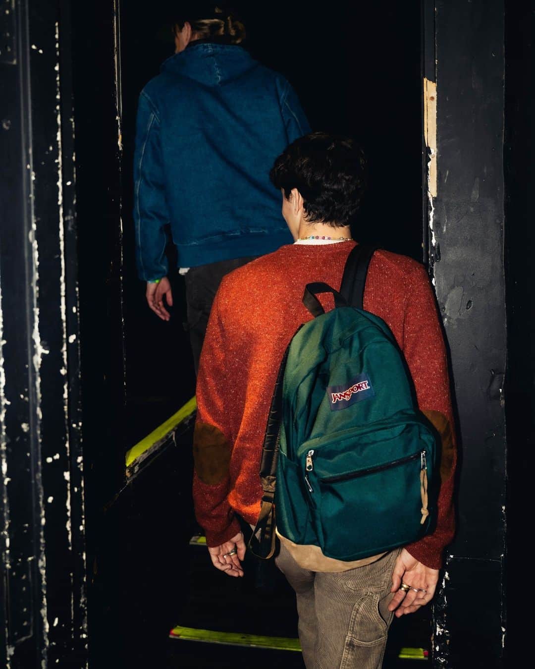 ジャンスポーツのインスタグラム：「Poll: 1 Strap or 2 Straps?? 🎒 #AlwaysWithYou」