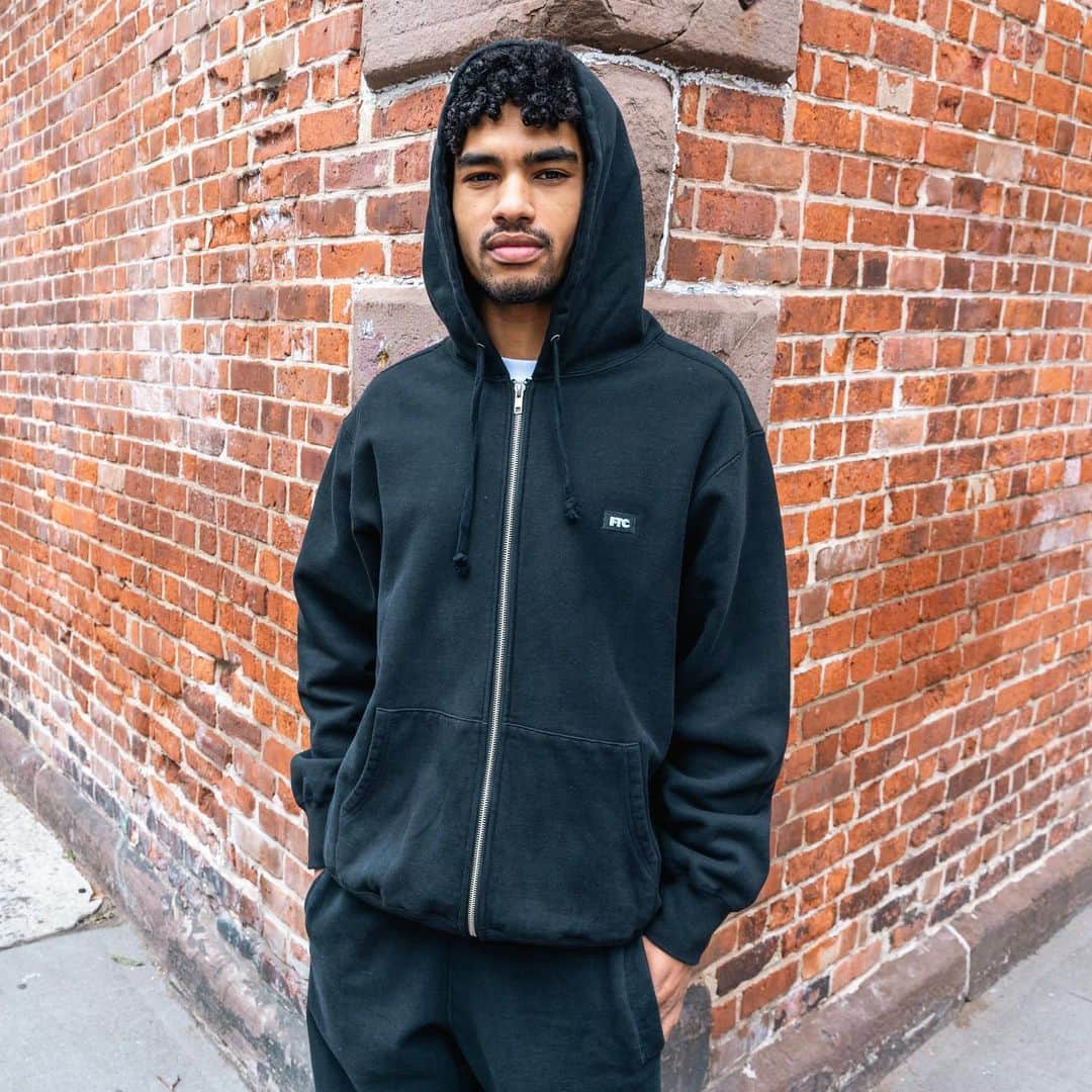 エフティーシーのインスタグラム：「FTC Small Box Logo Zip Up Hoody Available Online 🌆 Photos by @ando_______________ #ftc #ftcskateboarding #forthecity #ftcsanfrancisco #ftcjp #ftctokyo #ftcnagoya #ftcosaka #ftcnewyork  #ftcautumnwinter23」