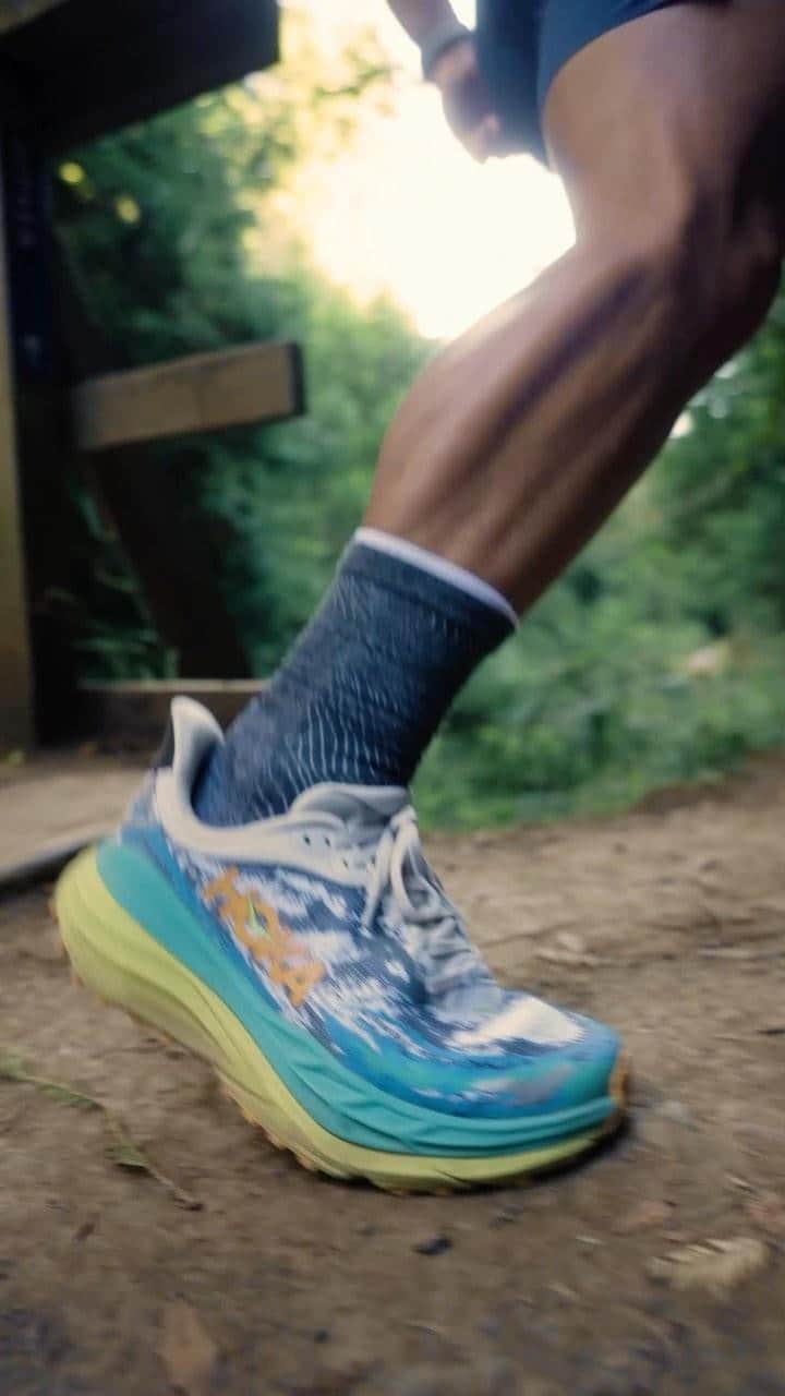 ホカオネオネのインスタグラム：「The iconic Dipsea Trail runs from Mill Valley to Stinson Beach in California and hosts the historic Dipsea race, the oldest trail race in America (first run in 1905). The new HOKA Stinson 7 is inspired by the trail that climbs and descends over roots and rocks as well as city streets. When your route is set for any-surface adventure, grab the Stinson 7, and you’ll be ready to rock and roll.   🏃‍♂️ @davidtlam  🎥 @tonywithasony   #FlyHumanFly #HOKA #HOKAtrail #Stinson #Dipsea」