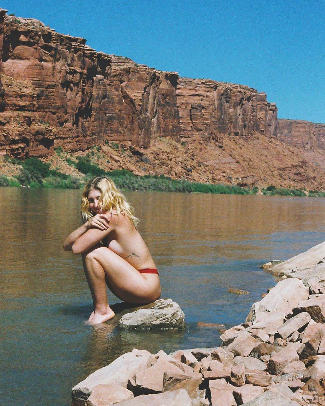 ウィロー・シールズさんのインスタグラム写真 - (ウィロー・シールズInstagram)「Moab Utah on film ✨🌼」9月22日 2時04分 - willowshields