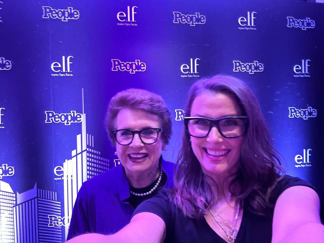 ブリジット・モイナハンさんのインスタグラム写真 - (ブリジット・モイナハンInstagram)「What an absolute honor to have met the original #goat @billiejeanking!  Thank you @elfcosmetics and @people for celebrating all that #BJK is, has done and continues to do.   Hair by @josueperezhair & makeup by @makeupbylhp.  #generous #gifted #endlessgratitude #gamechanger #giving #rolemodelofallrolemodels #inspiring #grounded」9月22日 2時19分 - bridgetmoynahan