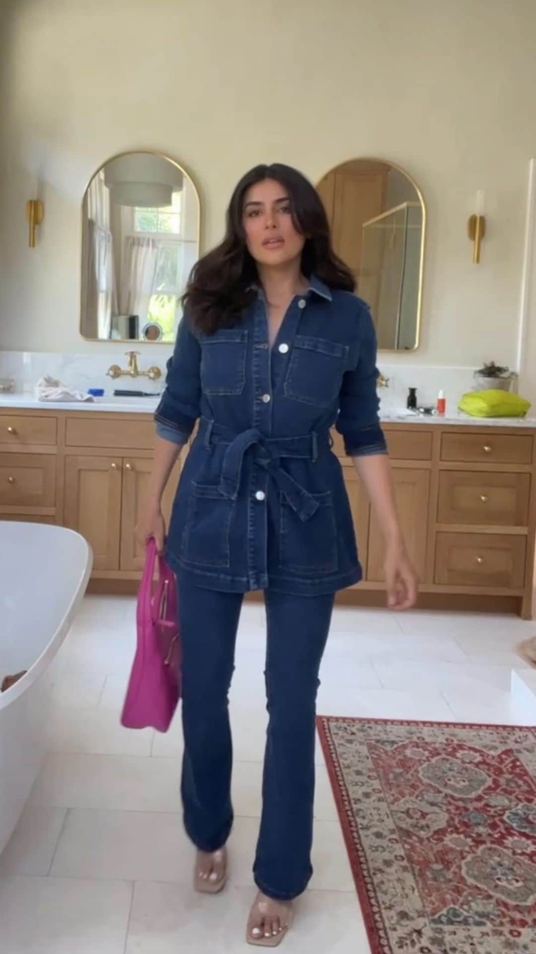 Sazan Hendrixのインスタグラム：「Emerging from the postpartum fog, and guess what? I’m back in JEANS! 💙 Slowly finding my style groove again with some sizing up and high-waisted stretch! Feeling comfy and confident in this head-to-toe outfit I picked out from @macys On 34th brand 🥰 Tell me, what’s your favorite clothing item that makes you feel amazing?!👇🏼 #sponsored #On34thStyle #Macys #macysstylecrew #postpartumbody」