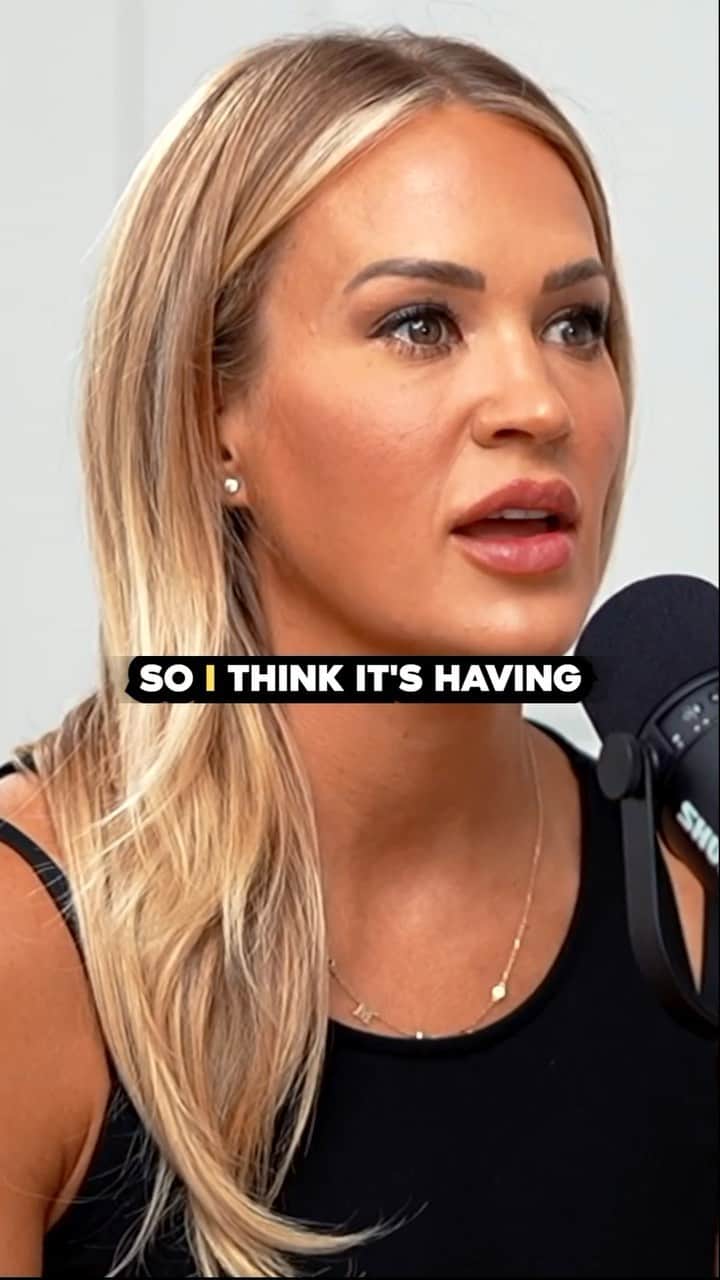 キャリー・アンダーウッドのインスタグラム：「It was great to chat with @drjoshaxe covering health, fitness, and of course @fit52!   #Repost @drjoshaxe ・・・ NEW Growth Lab Podcast Episode with @carrieunderwood | An Inside Look at Her Farm, Food, Fitness, Faith, Family & Future 🎙️   Carrie Underwood exemplifies excellence across music, fitness, faith and family. As a multi-platinum artist and savvy businesswoman, she’s built an empire inspiring people to live healthy, purposeful lives.   In this exclusive interview, I have the pleasure of sitting down with Carrie to learn the habits and mindset behind her success. Listen along as the superstar shares her fitness routine, favorite recipes, business insights and the values guiding her journey.   Link is in my bio 🔗 Also available on Apple, Spotify, and YouTube!」