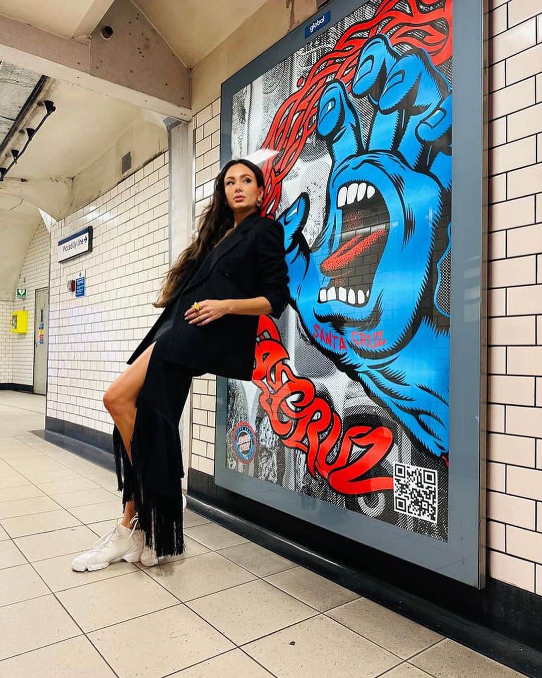 アイーダ・ガリフッリーナのインスタグラム：「Heading Underground… the acoustics here are excellent 🌟🎶」