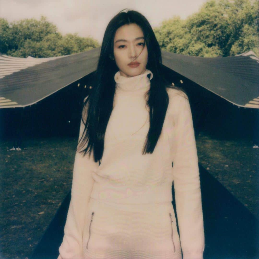Burberryのインスタグラム：「Jun Ji-hyun. Summer 2024 #Burberry」