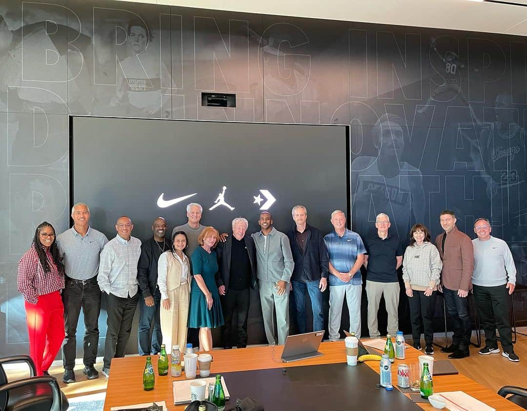 クリス・ポールのインスタグラム：「Great day on campus with the @nike Board of Directors! Let’s keep building @jumpman23 @nike」