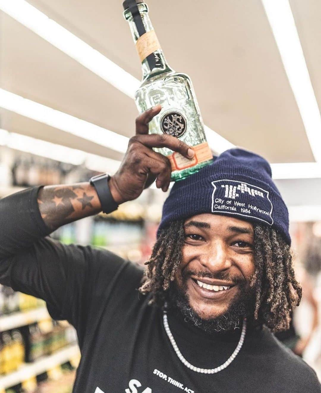 ジェイソン・モモアさんのインスタグラム写真 - (ジェイソン・モモアInstagram)「Repost from @meilivodka • Thanks for the love LA, and to all the Renegade Spirits! Where will Meili take us next?  #WhereWillMeiliTakeYou」9月22日 3時19分 - prideofgypsies