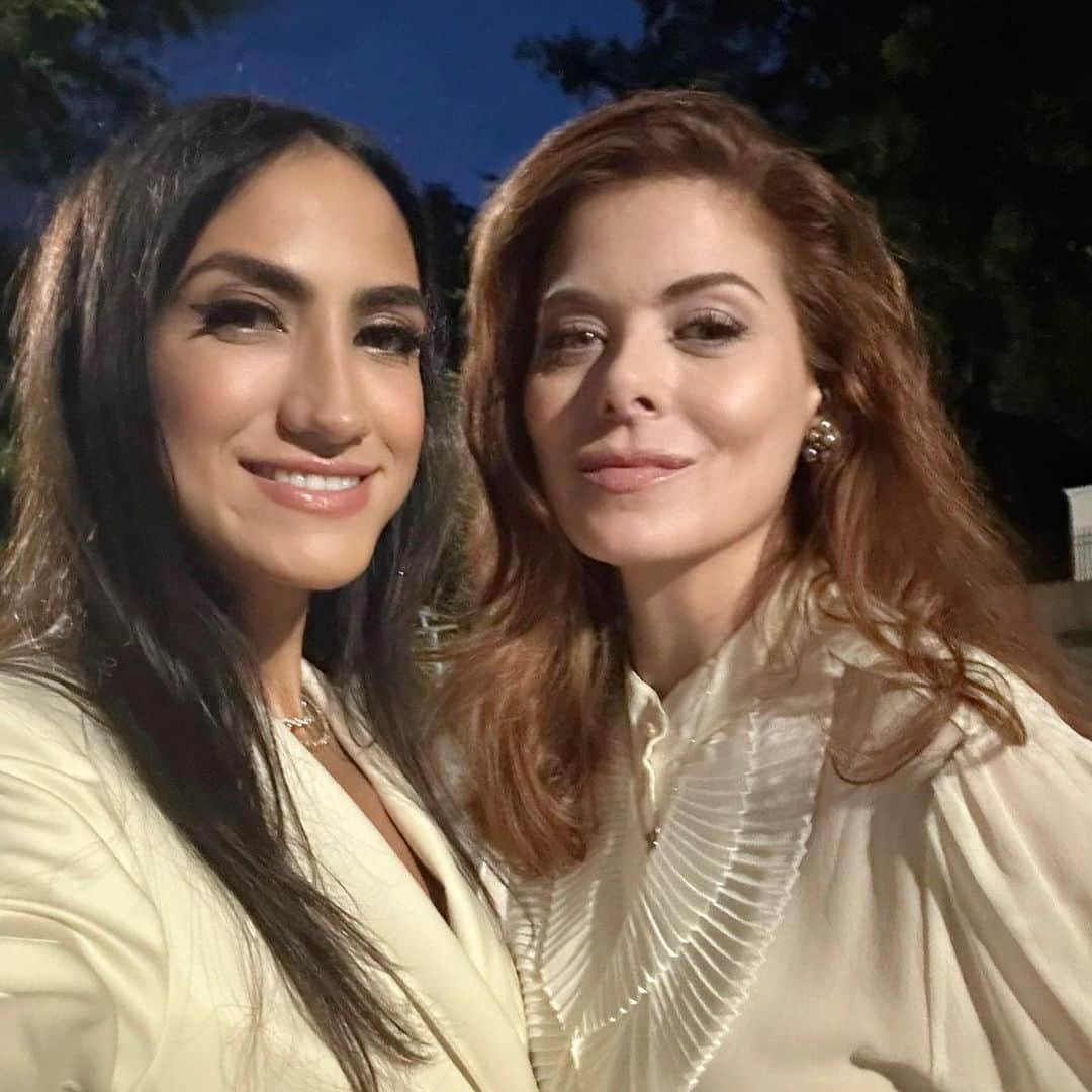 デブラ・メッシングさんのインスタグラム写真 - (デブラ・メッシングInstagram)「How is this real?!?! The Second couple, the Capital, my partner-in-crime @mandanadayani and me at the White House. Live classical music, a ceremony honoring Artists, the First Lady @drbiden and secretary @hillaryclinton the @VP and @secondgentleman’s residence, and finally, the idiots behind the facade!  #washingtonDC #adaytoremember」9月22日 3時19分 - therealdebramessing